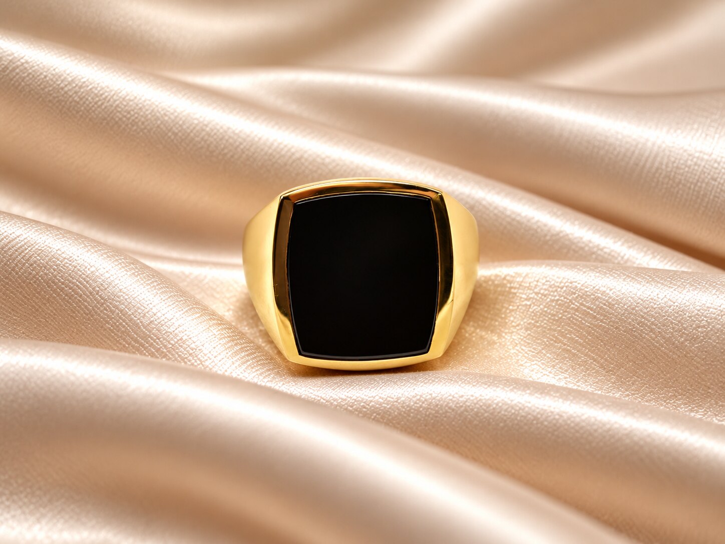 18ct Yellow Gold & Black Onyx Signet Ring