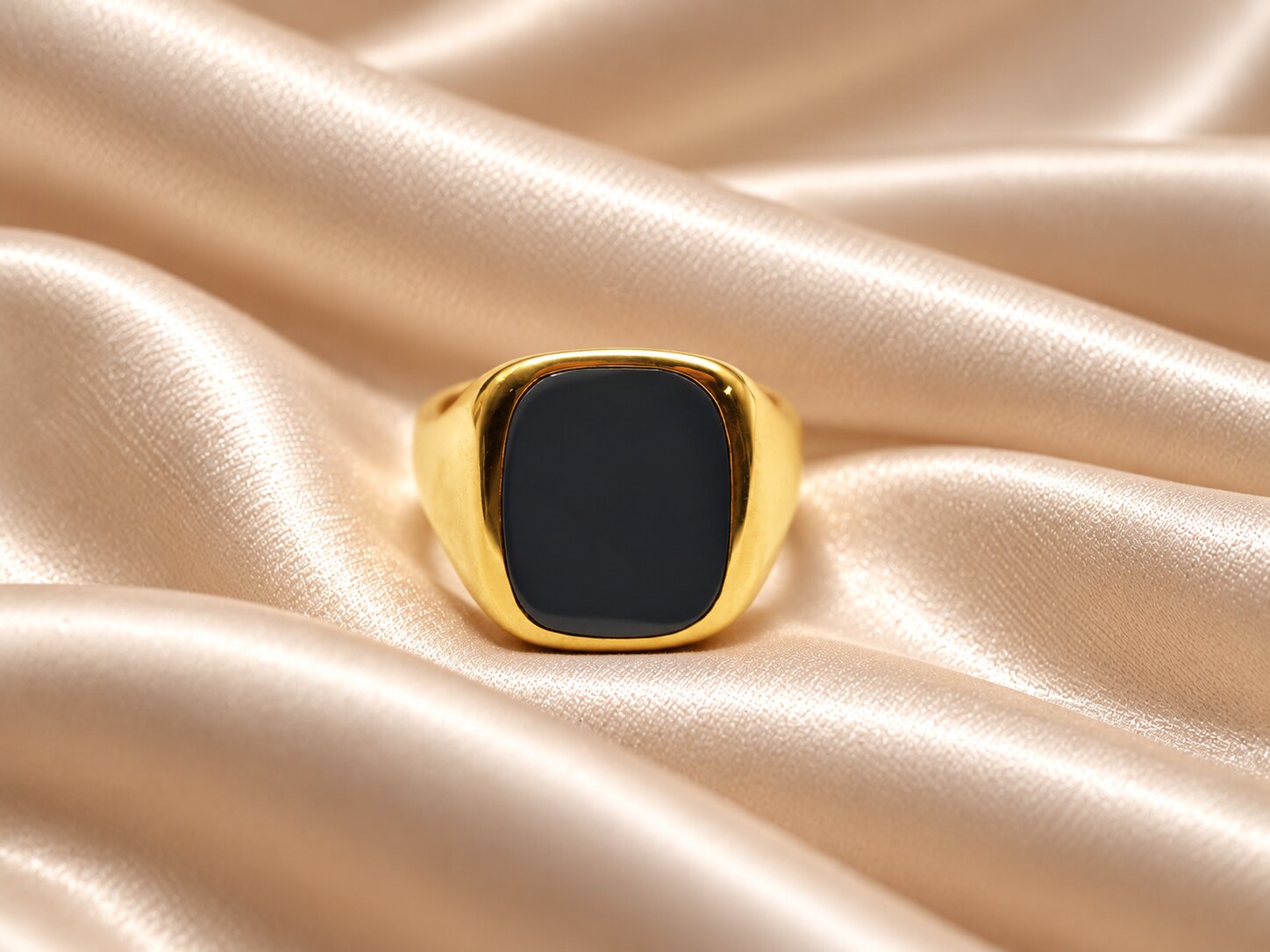 18ct Yellow Gold Mounted Agate Signet Ring